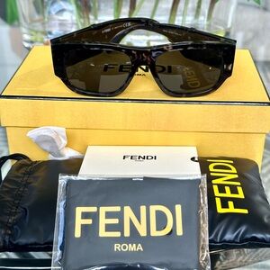 FENDI Diagonal FE40156I Rectangular Tortoise Sunglasses